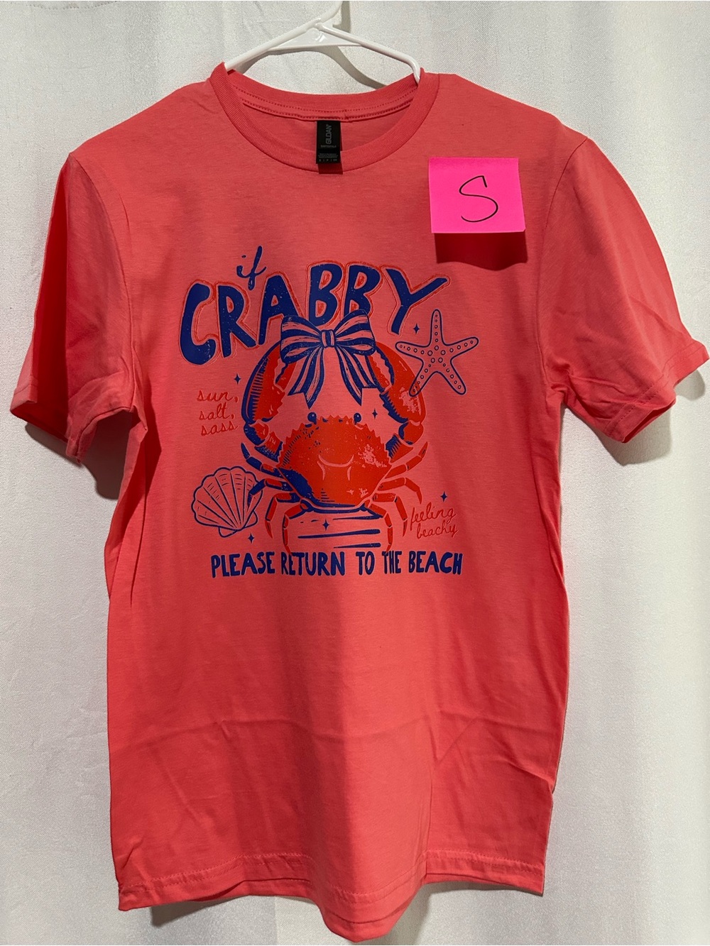 NEW gildan adult small Tshirt